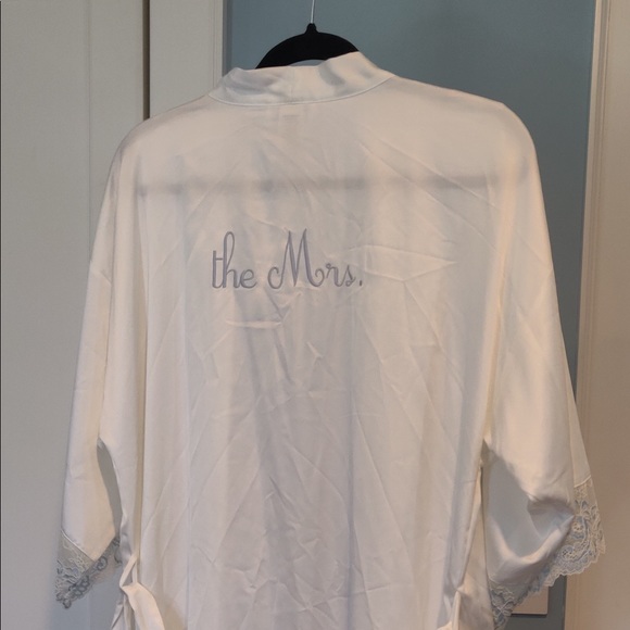 In the Bloom by Jonquil “the Mrs” bridal robe - Picture 9 of 13